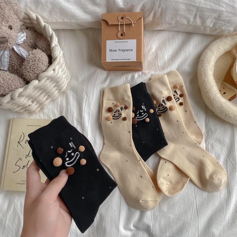 《12316》刺繡搞怪臉與球球短襪