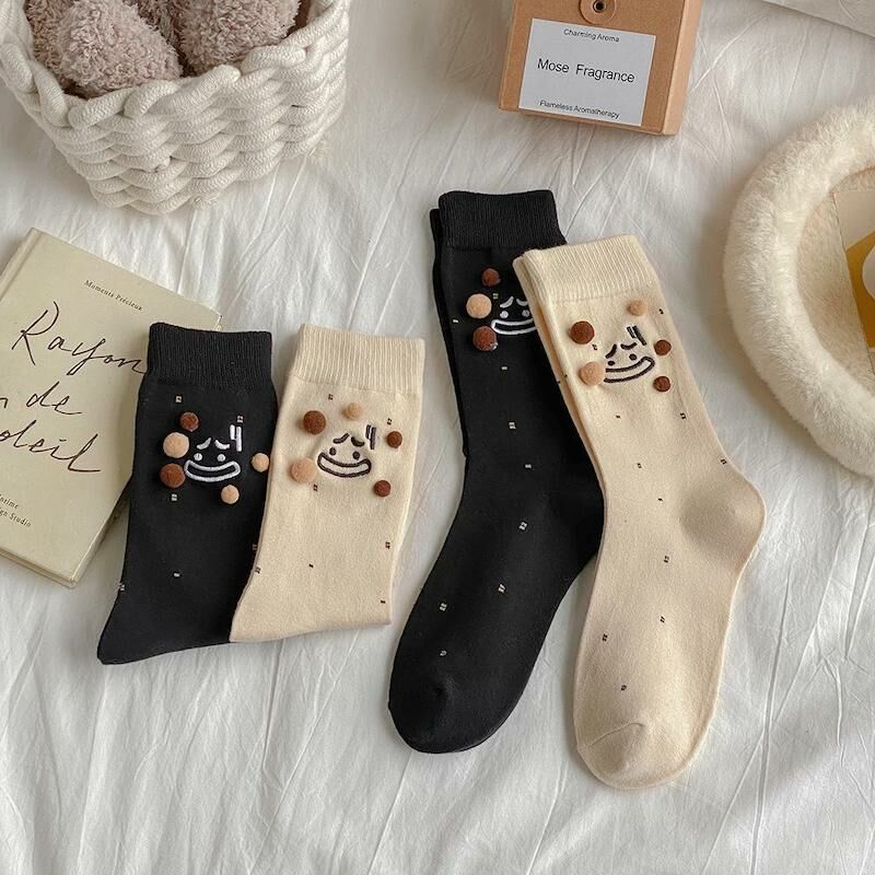 《12316》刺繡搞怪臉與球球短襪