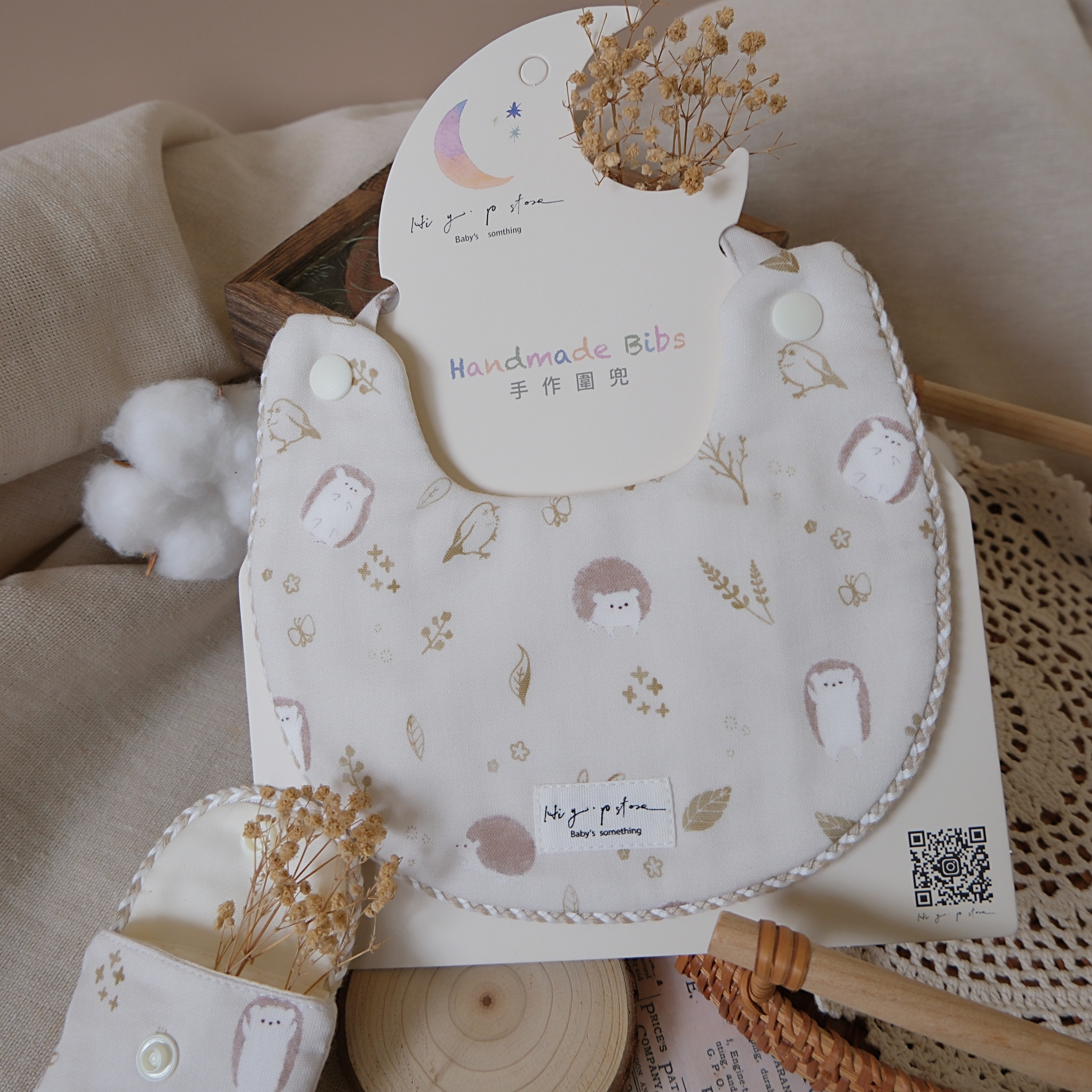 Hi Y.P store-手作圍兜-獨家設計款-秋葉刺蝟