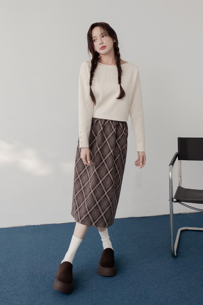 混色針織寬領短版上衣