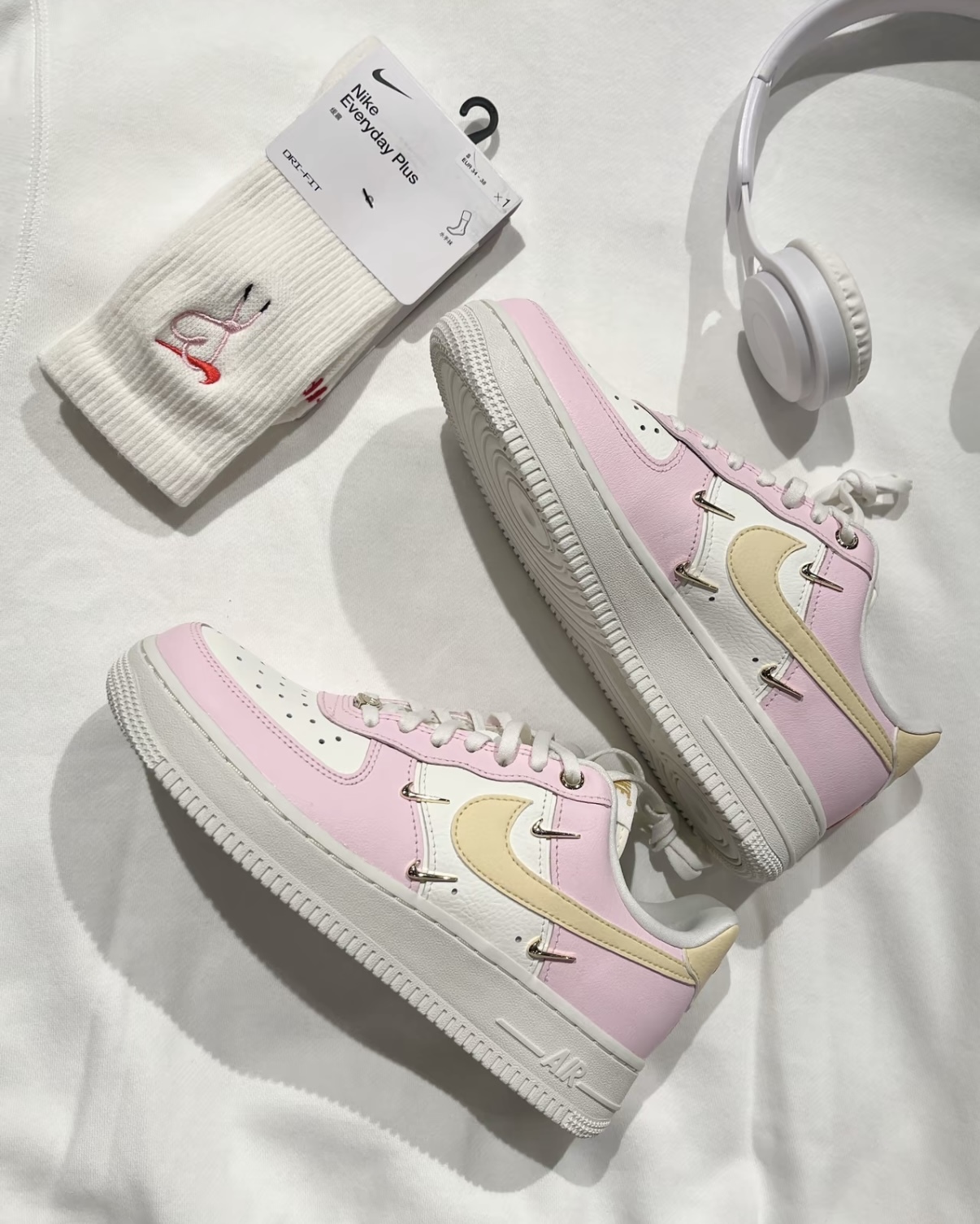Nike Air Force 1 AF1 蜜桃小金勾 粉色 鵝黃色 皮革 小金勾 女款 IB2574-600/預購