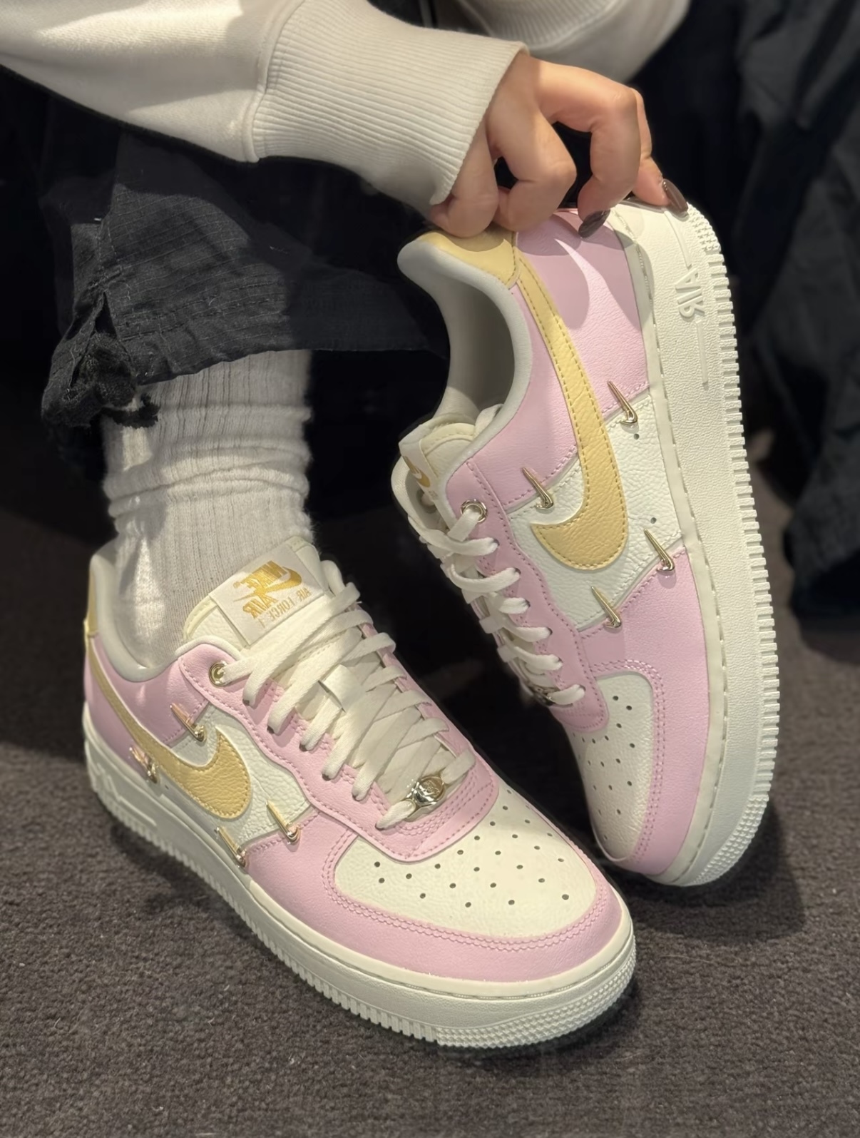 Nike Air Force 1 AF1 蜜桃小金勾 粉色 鵝黃色 皮革 小金勾 女款 IB2574-600/預購