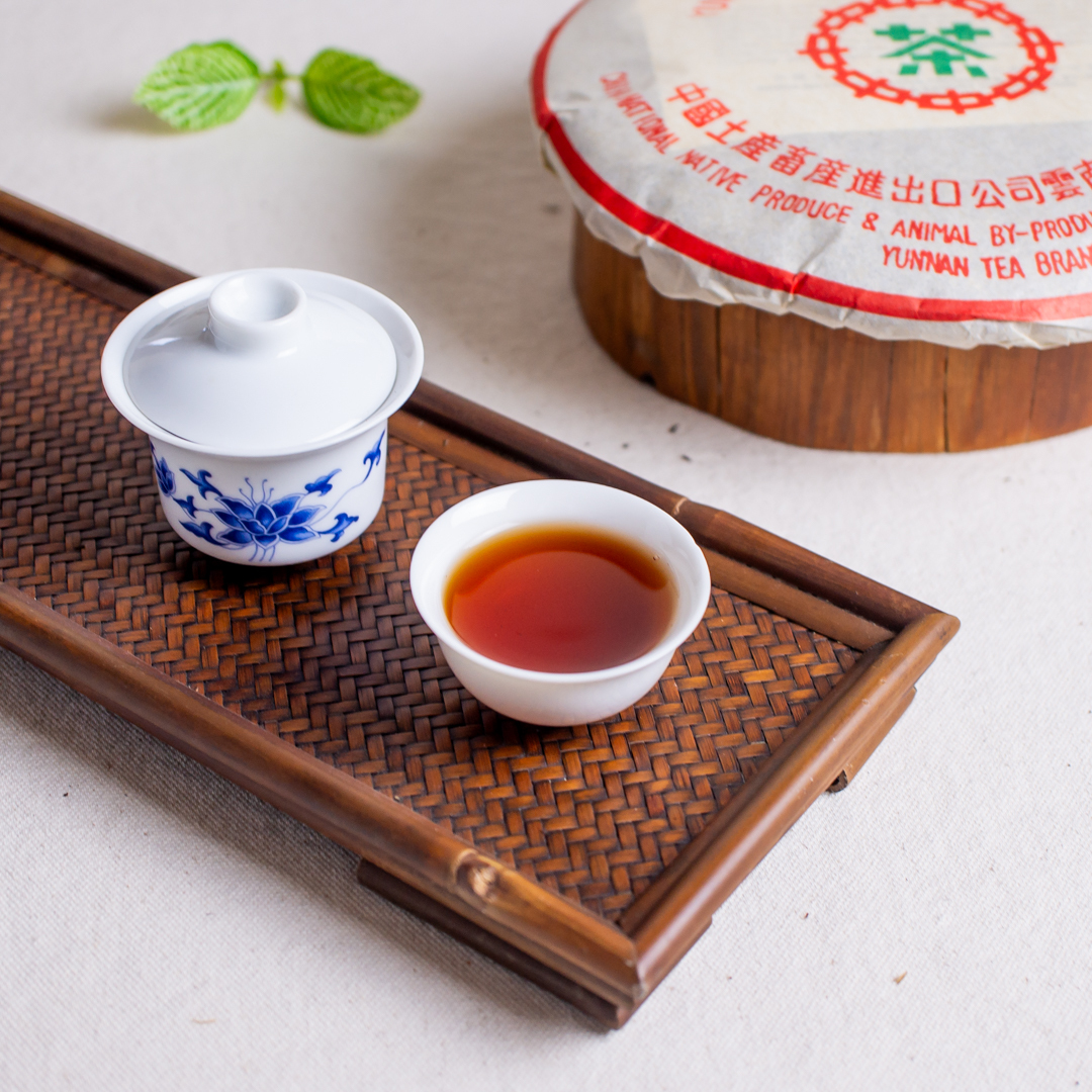 中茶牌綠印普洱餅茶－2002年熟餅