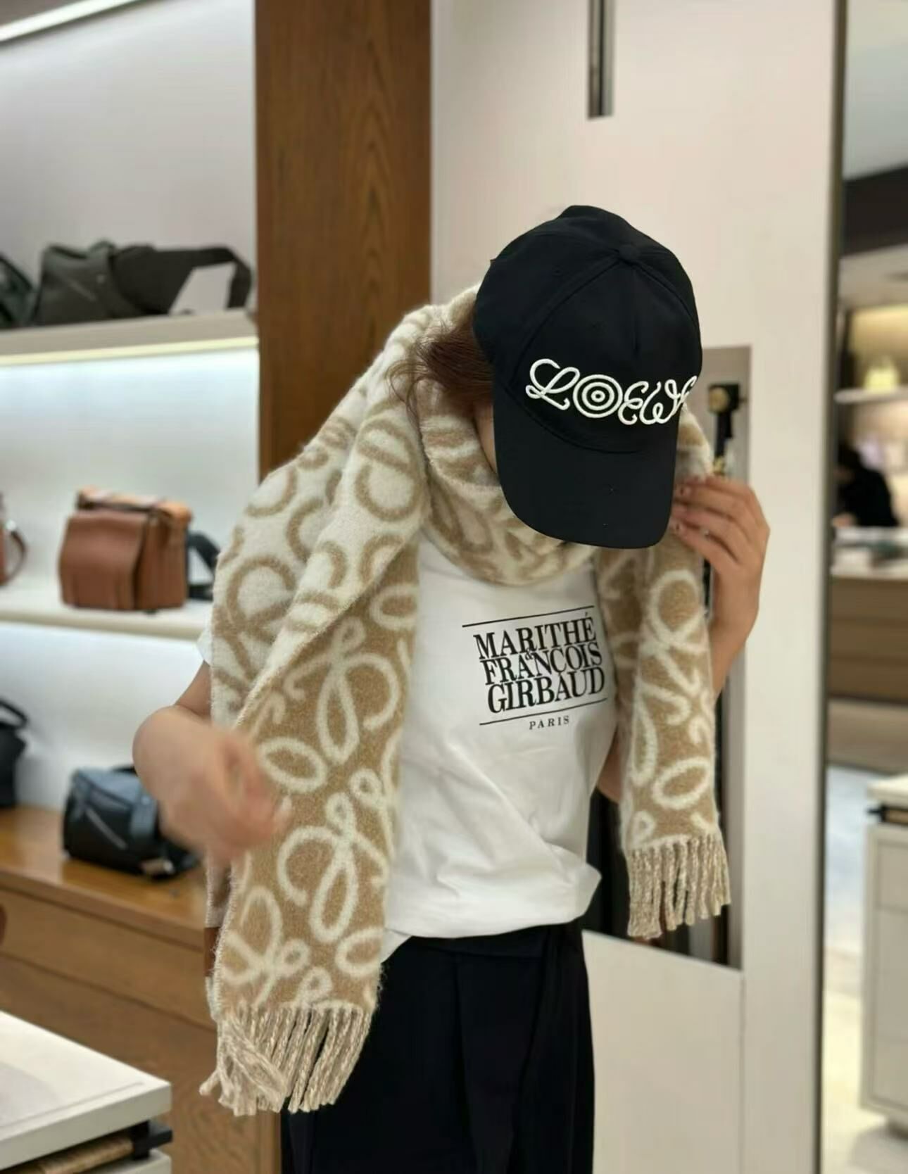 Loewe雙面圍巾 -T