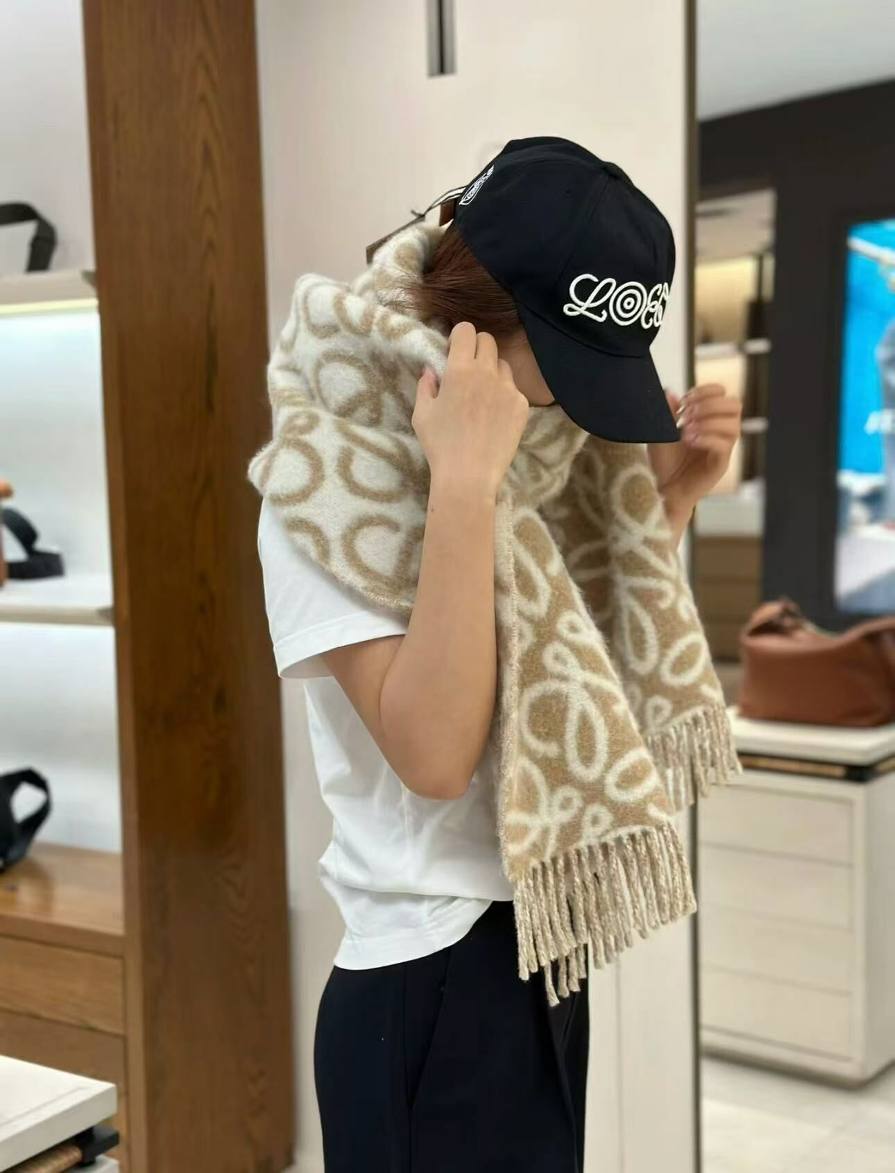 Loewe雙面圍巾 -T