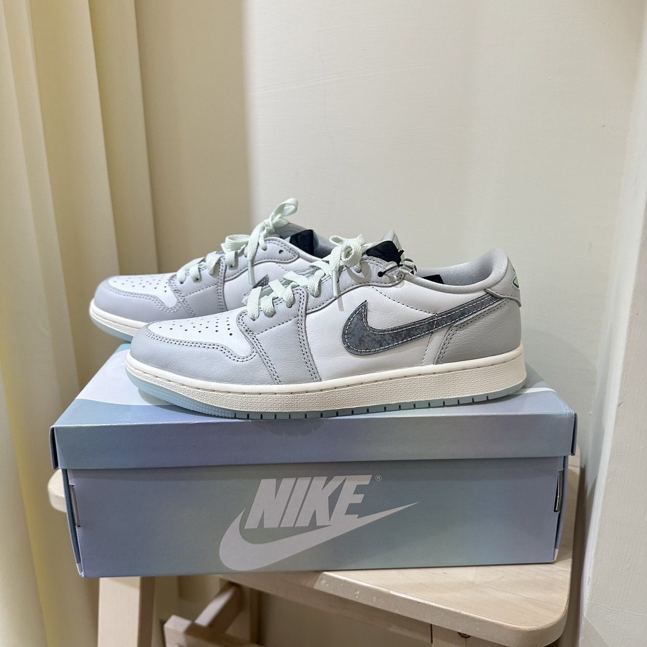 【APAIR】預購 NIKE AIR JORDAN 1 LOW 'Year Of The Snake' 灰白 冰底 皮革 蛇年限定 HF3144-100