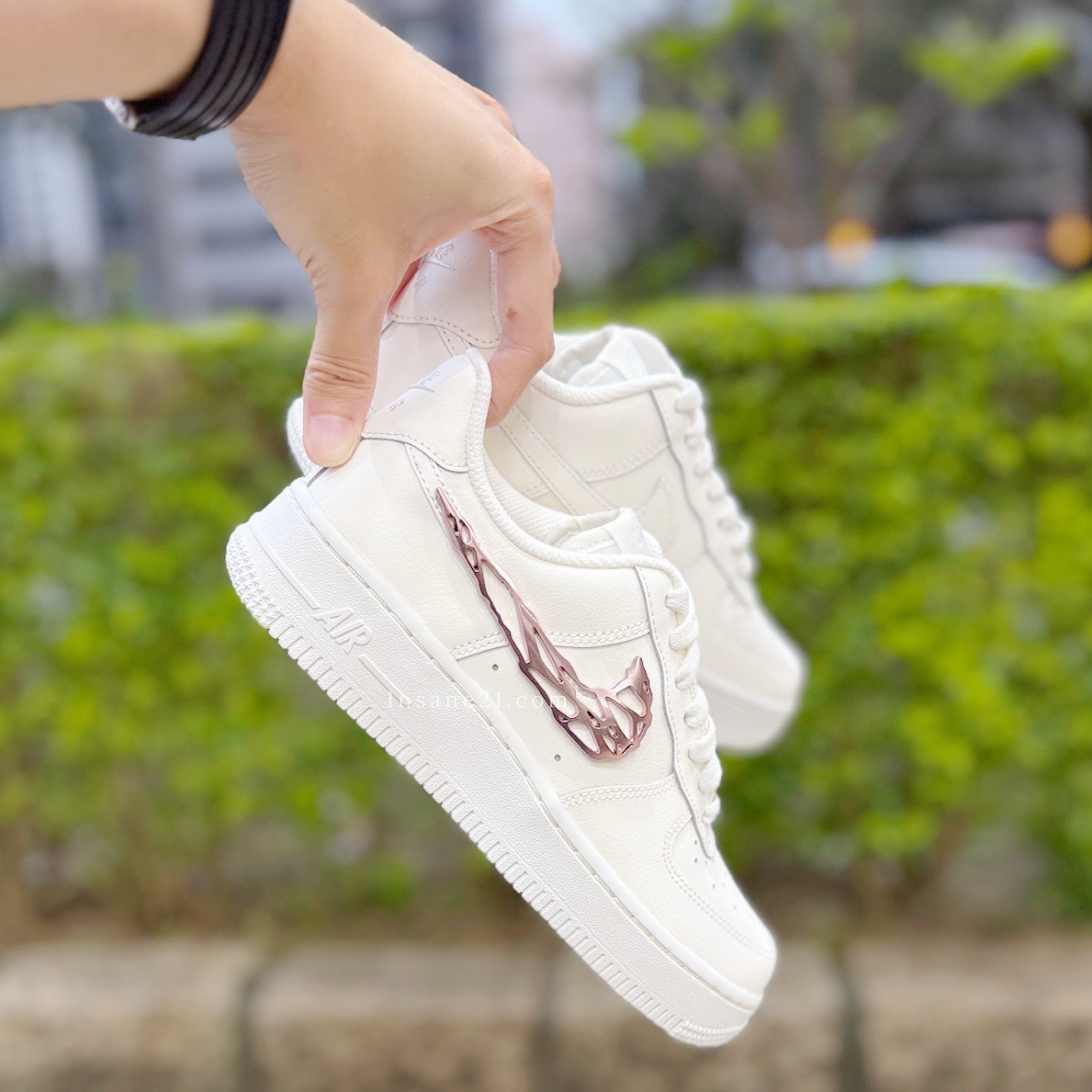 NIKE AIR FORCE 1 玫瑰金 液態勾 粉勾 金屬 休閒鞋 空軍一號 IF1686-161