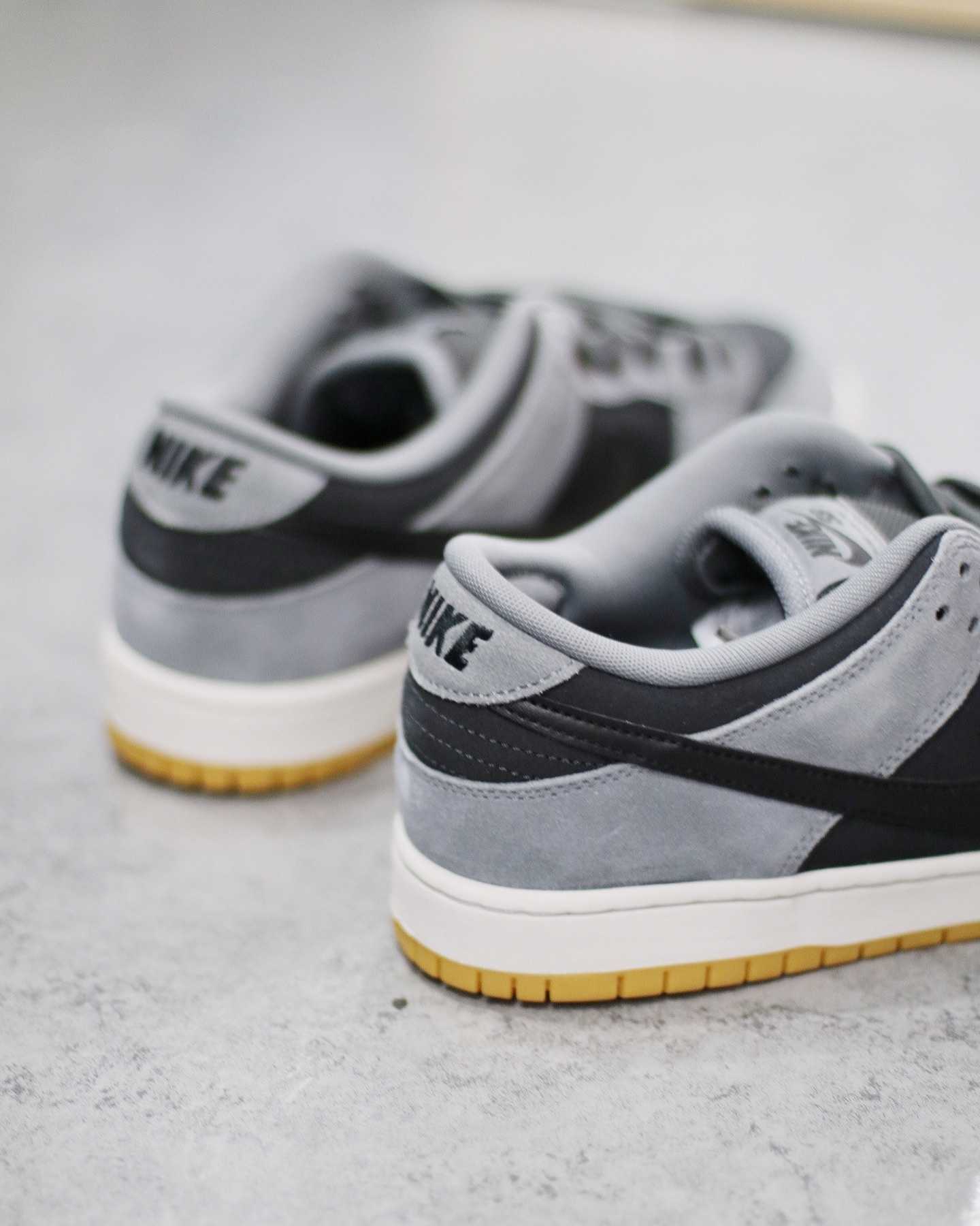 NIKE SB DUNK LOW DARK SMOKE GREY深煙灰色 HF3063-001