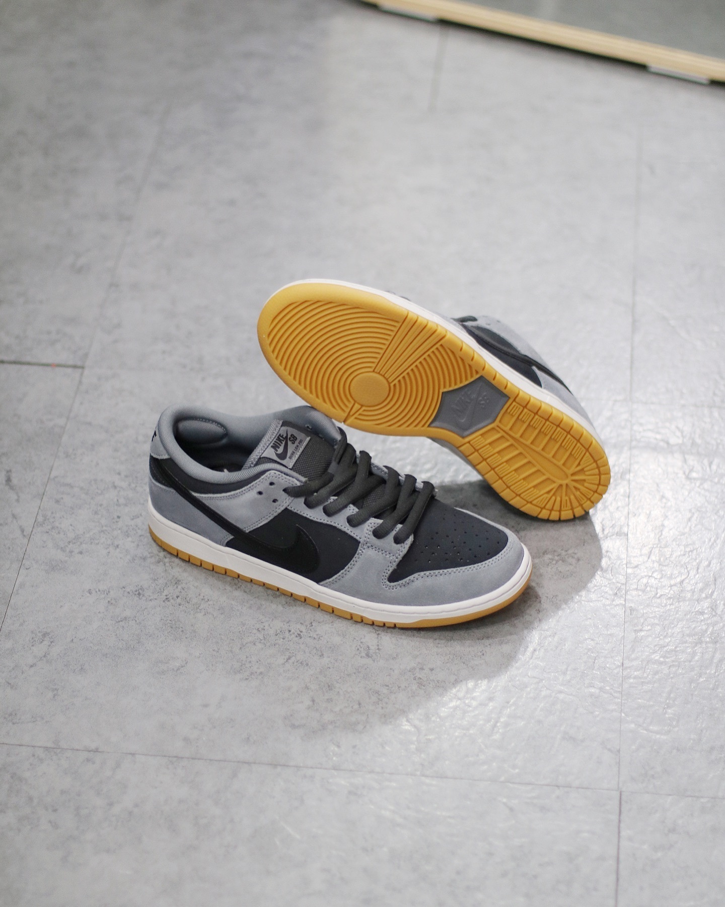 NIKE SB DUNK LOW DARK SMOKE GREY深煙灰色 HF3063-001