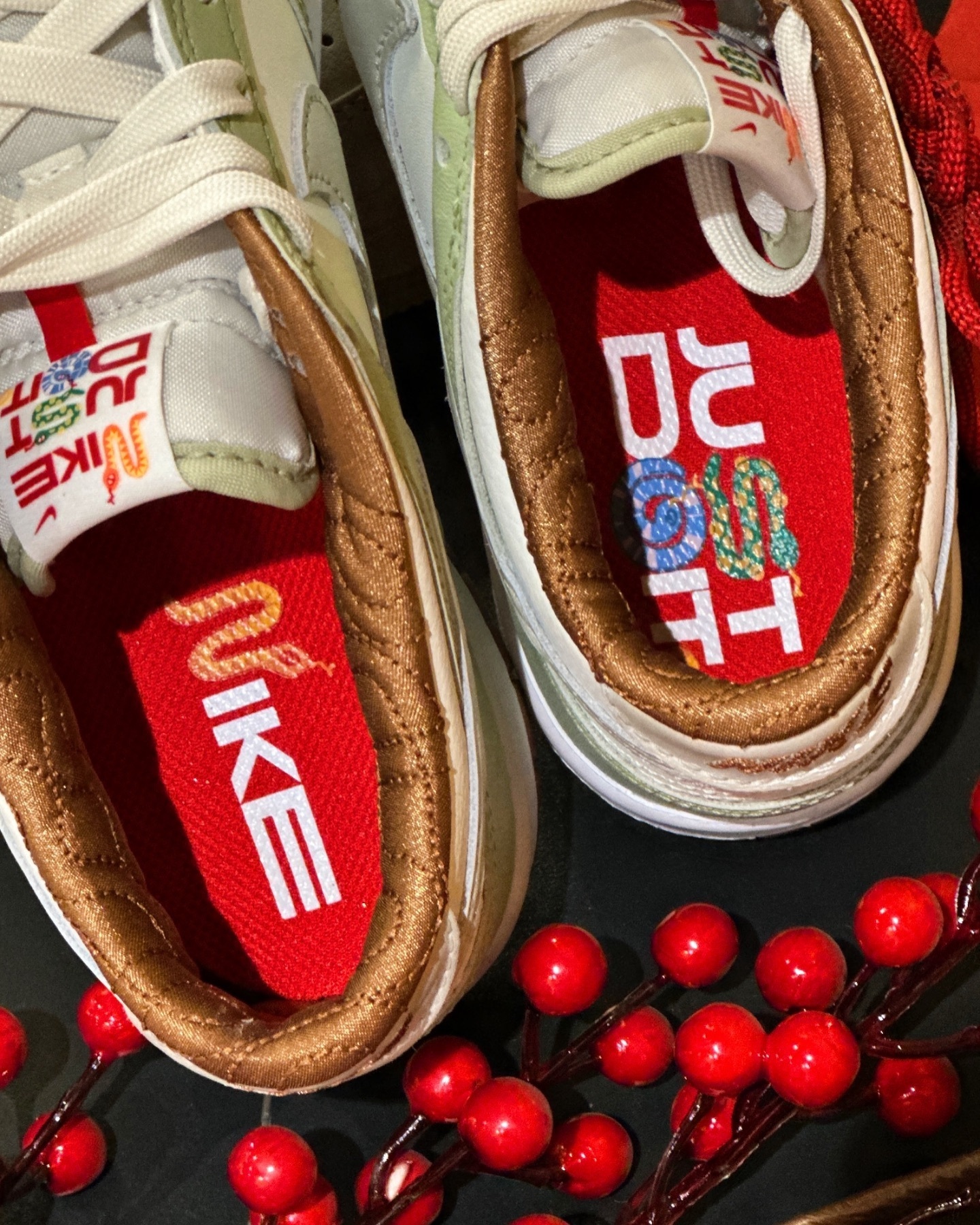 Nike Dunk Low Year of the Snake (GS)蛇年中國結 HV6001-101