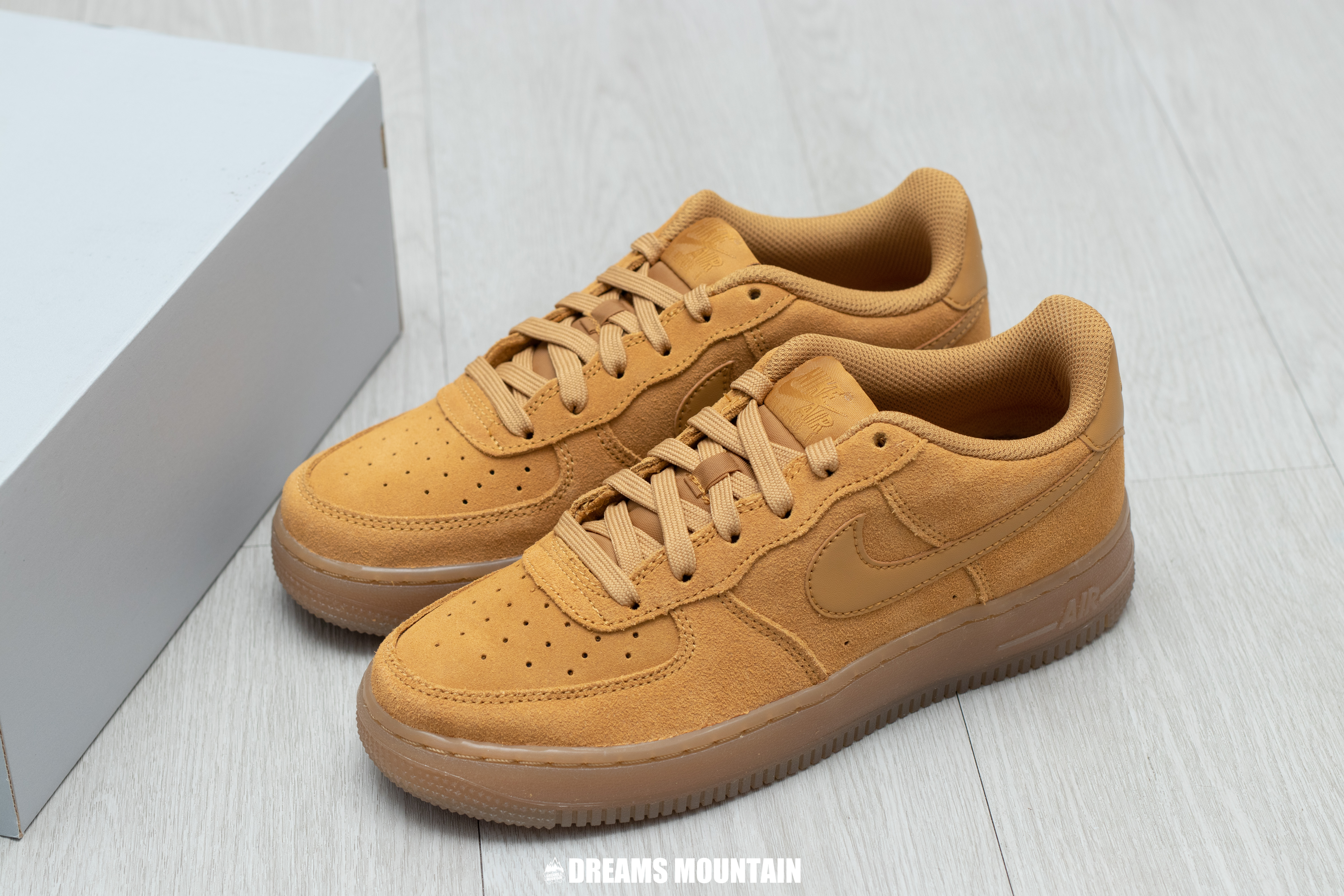 【預訂】NIKE AIR FORCE 1  LV8 麂皮 小麥-GS