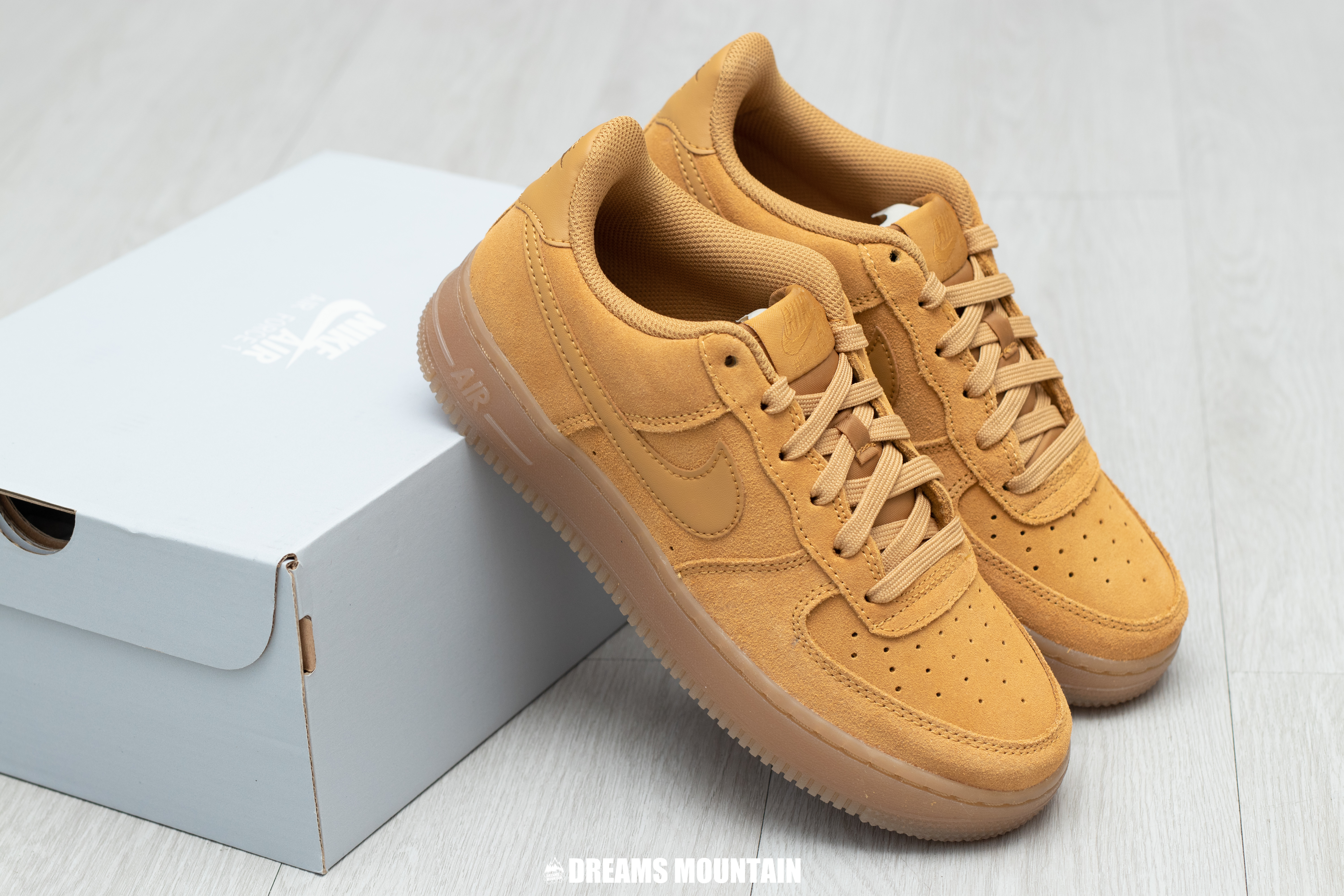 【預訂】NIKE AIR FORCE 1  LV8 麂皮 小麥-GS