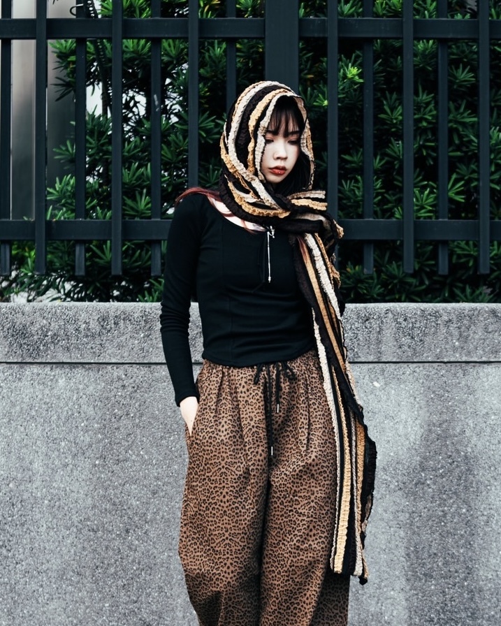 JIN UNIVERSAL🇰🇷拼接蕾絲木耳邊條紋針織圍巾