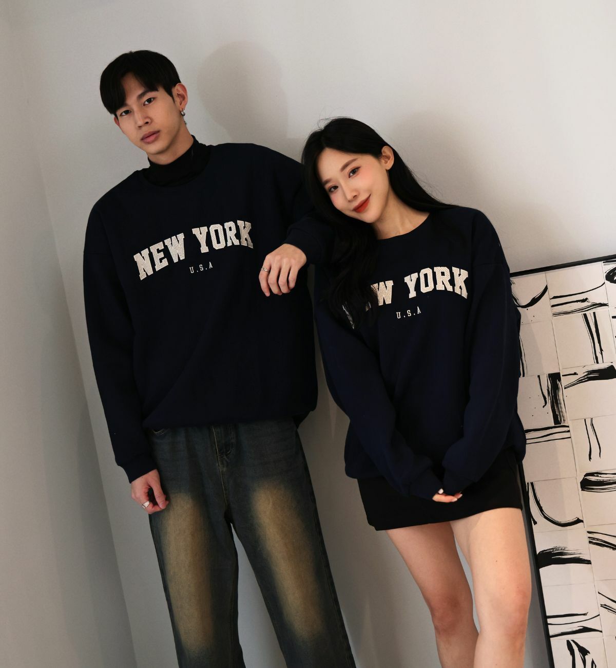 【美式印花】DOMISS圓領刷毛衛衣-3色 圓領衛衣 長袖上衣 情侶裝(現貨)