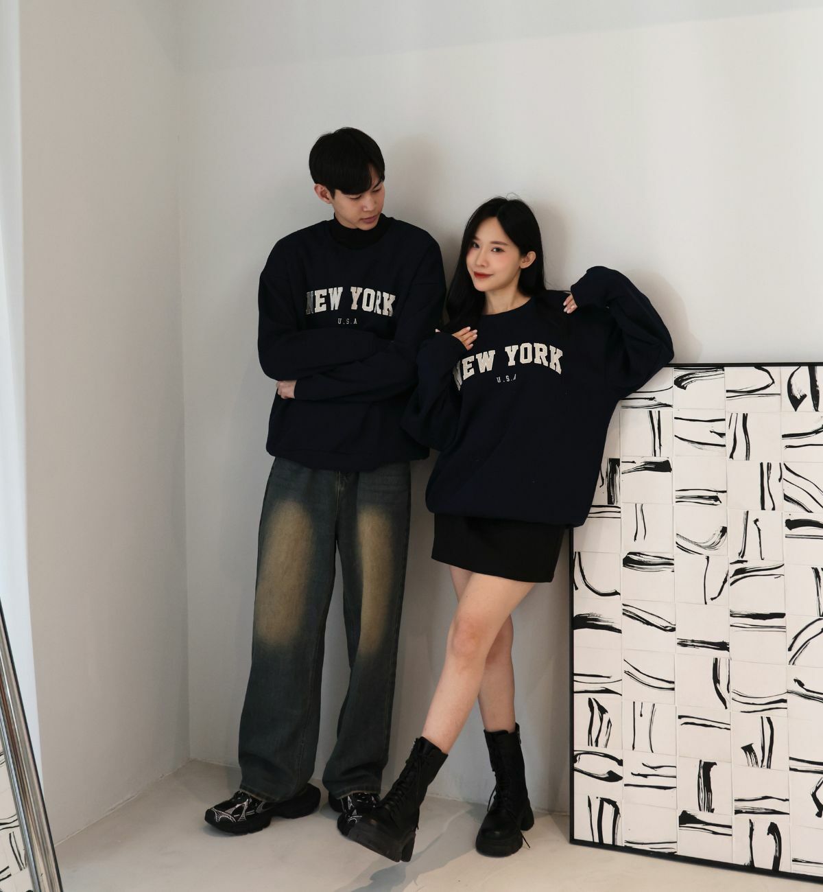 【美式印花】DOMISS圓領刷毛衛衣-3色 圓領衛衣 長袖上衣 情侶裝(現貨)