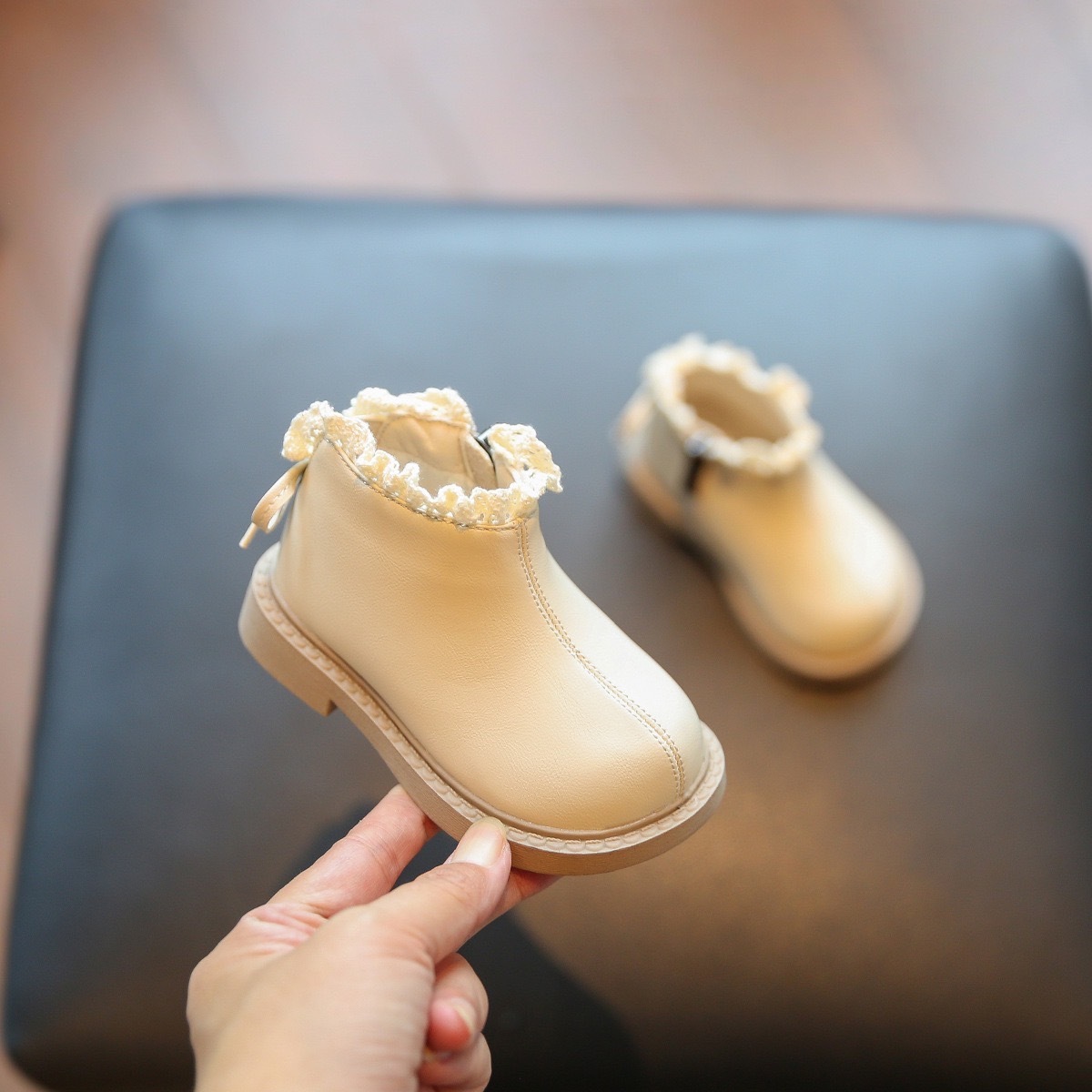 後蝴蝶結花邊短靴