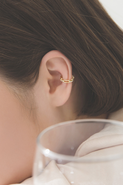 方形鏤空鑽飾耳骨夾(單支)