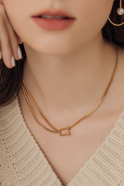 U形墜飾設計感鎖骨鍊