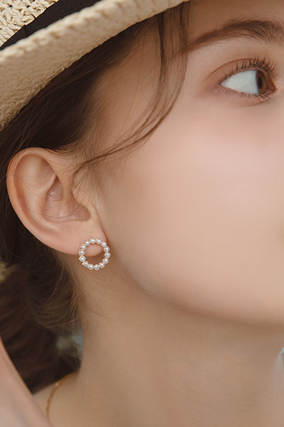 甜甜圈珍珠。銀針耳環