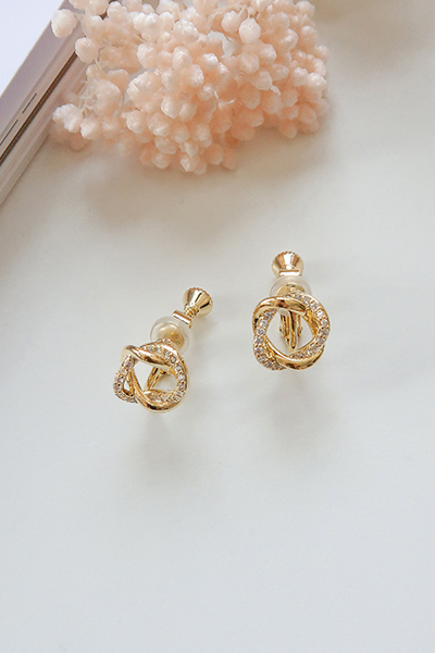 鋯石麻花小圈。夾式耳環