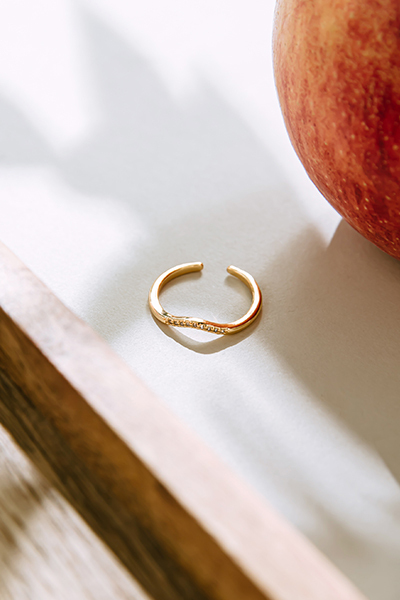 水鑽曲線。可調式戒指