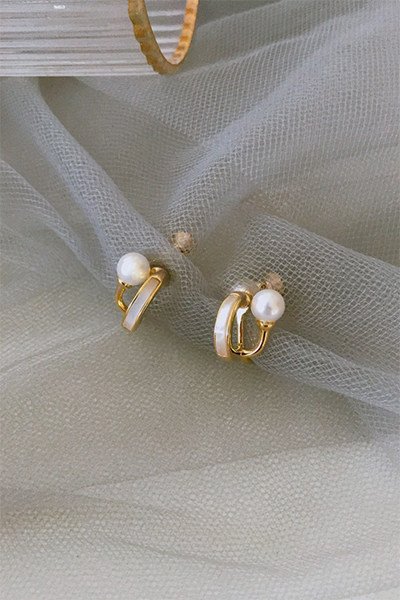 質感雙母貝。夾式耳環