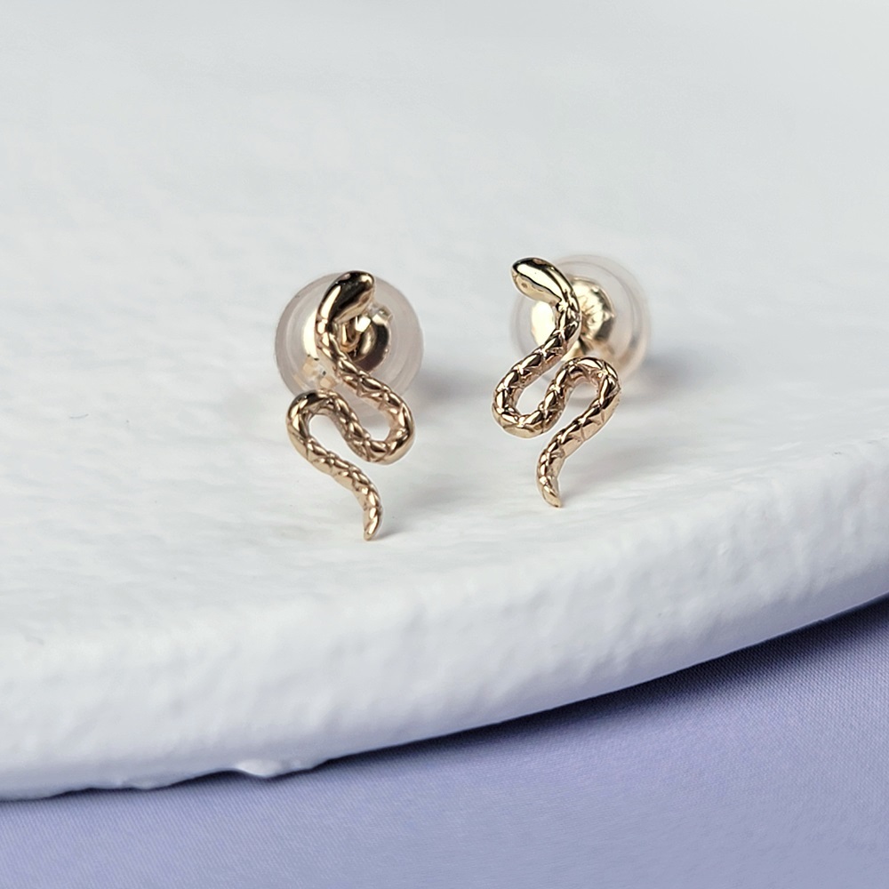 【me.luxe】K10金曜麟蛇耳環