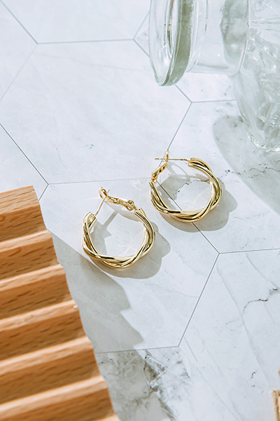 [2色]日常麻花款。銀針耳環