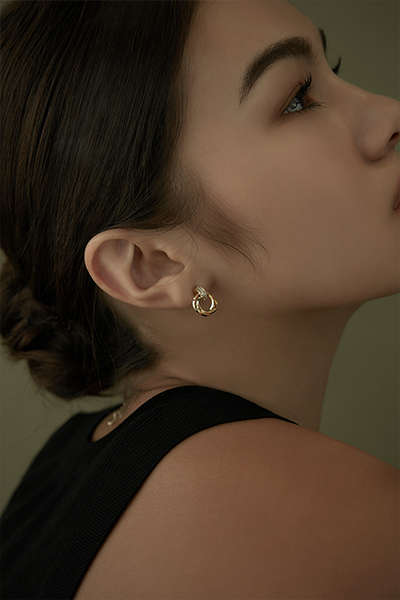 圓珠鋯石線圈。夾式耳環