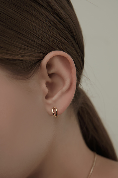 鏤空小圈圈。銀針耳環