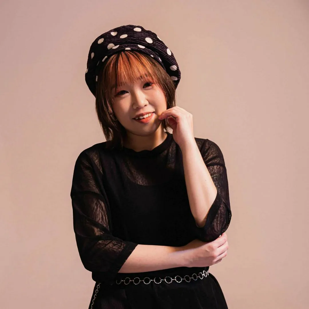 2006 Hair Stylist Mina