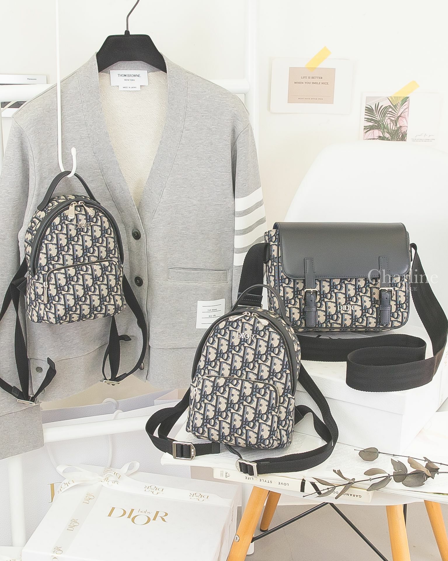 Dior Kids' Backpack 米色底深藍復古老花帆布黑色小牛皮提把尼龍背帶兒童迷你手提後背包,Dior Kids' Messenger 米色底深藍復古老花帆布小牛皮翻蓋尼龍背帶兒童肩背郵差包-Charline Boutique 精品代購