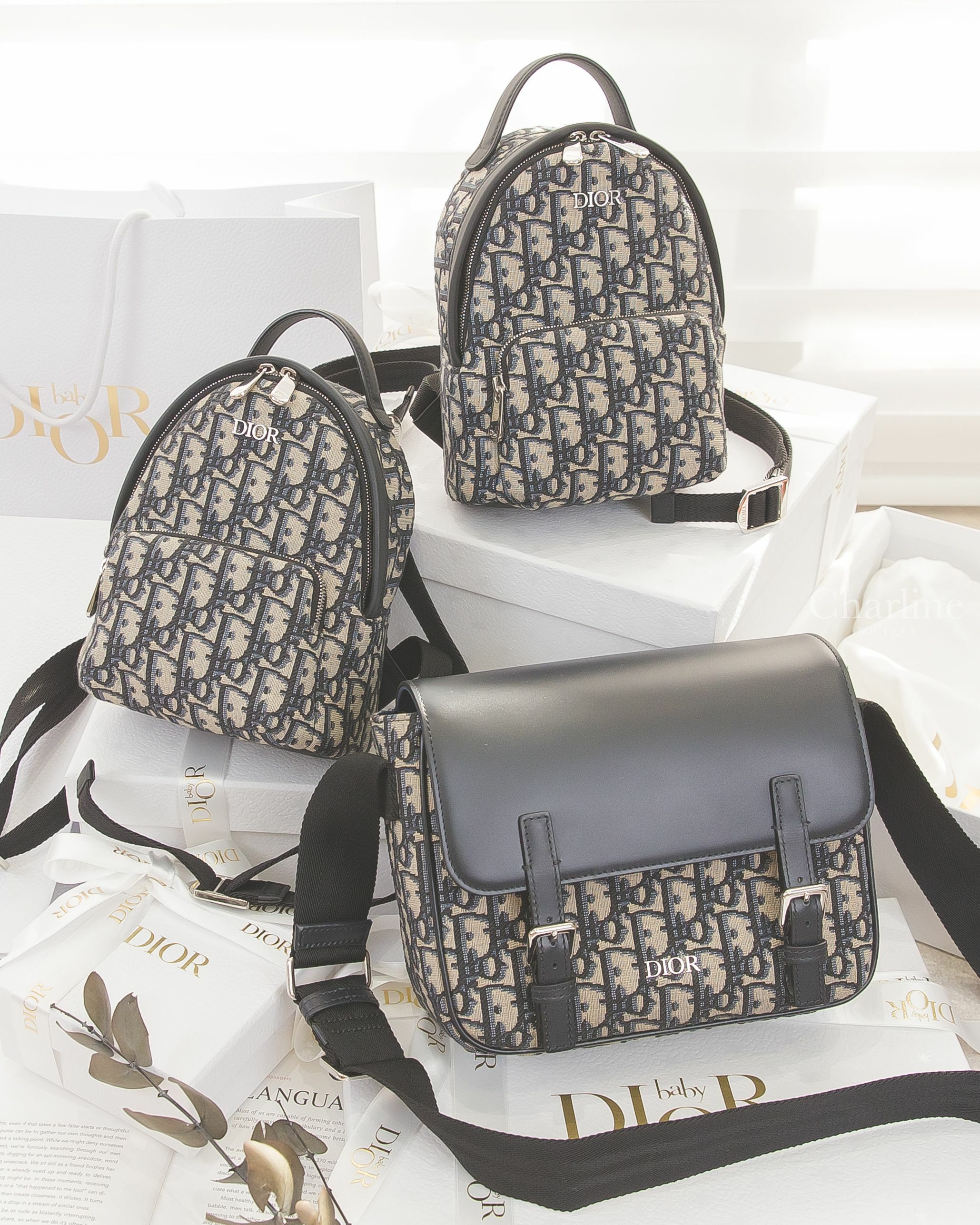 Dior Kids' Backpack 米色底深藍復古老花帆布黑色小牛皮提把尼龍背帶兒童迷你手提後背包,Dior Kids' Messenger 米色底深藍復古老花帆布小牛皮翻蓋尼龍背帶兒童肩背郵差包-Charline Boutique 精品代購