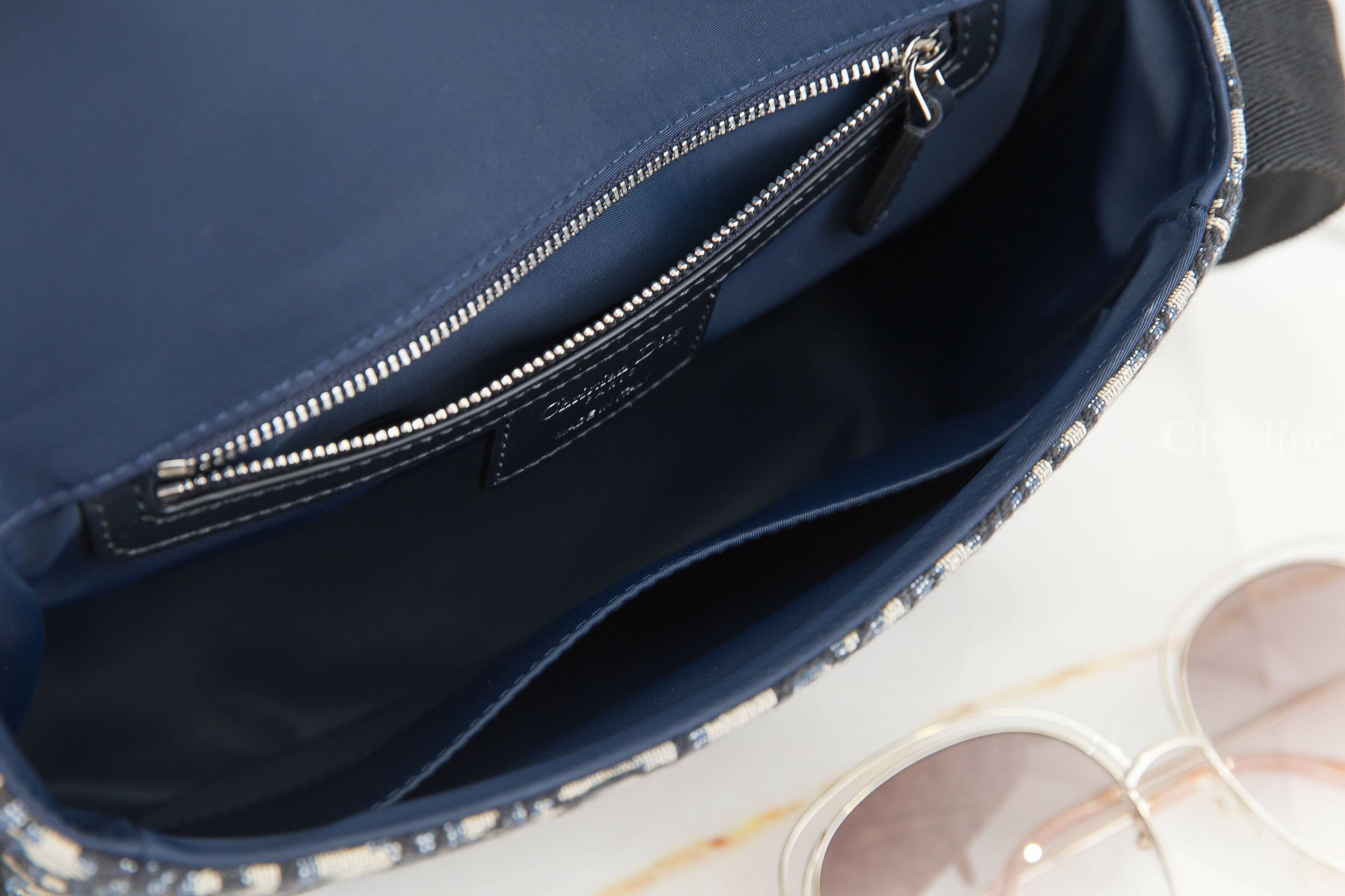 Dior Kids' Messenger Bag 米色底深藍復古老花帆布小牛皮翻蓋尼龍背帶兒童肩背郵差包-Charline Boutique 精品代購