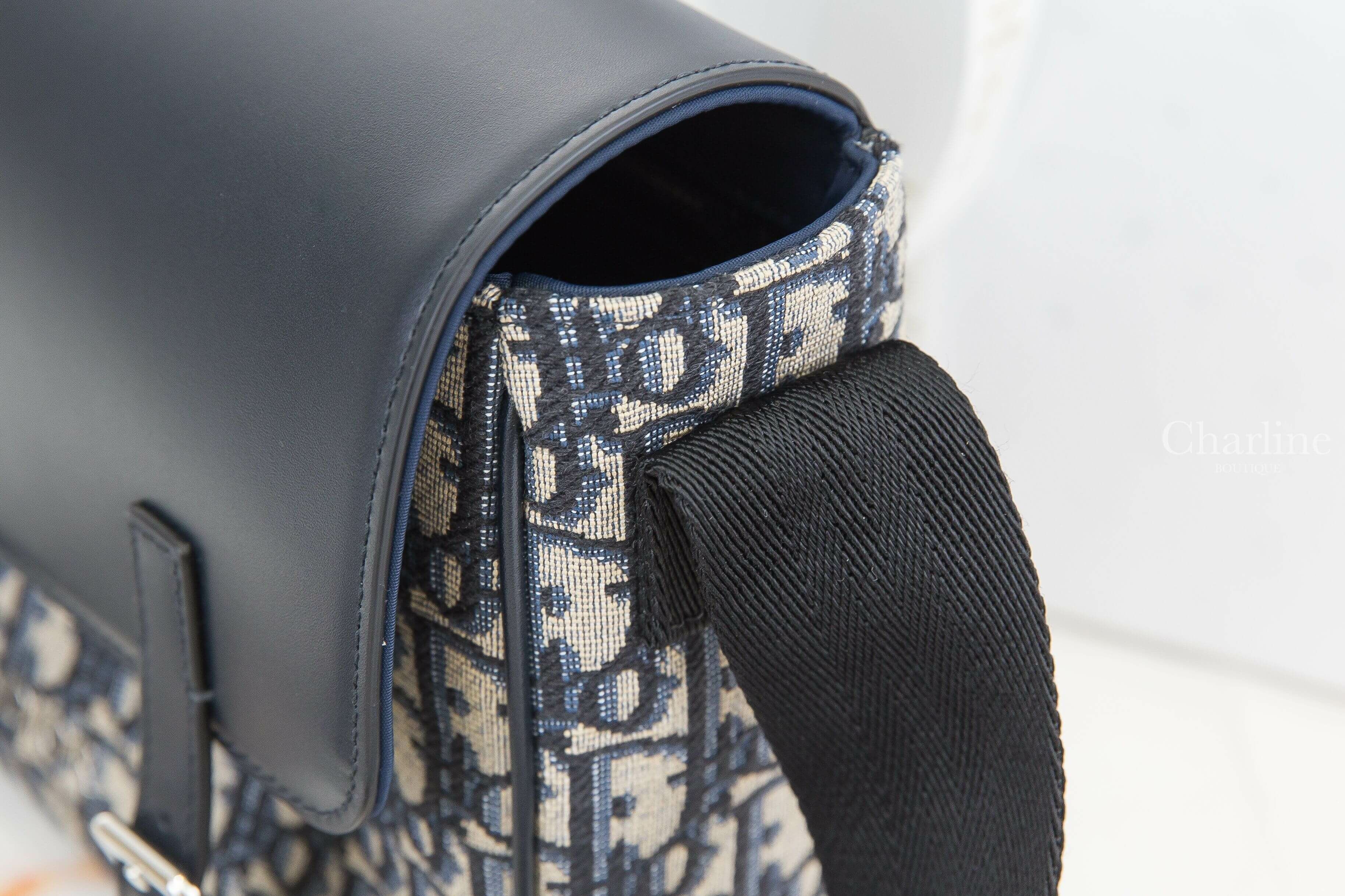 Dior米色底深藍復古老花帆布小牛皮翻蓋尼龍背帶兒童肩背郵差包