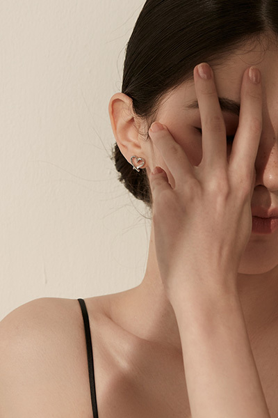 [2色]不規則線條愛心。銀針耳環(銀)