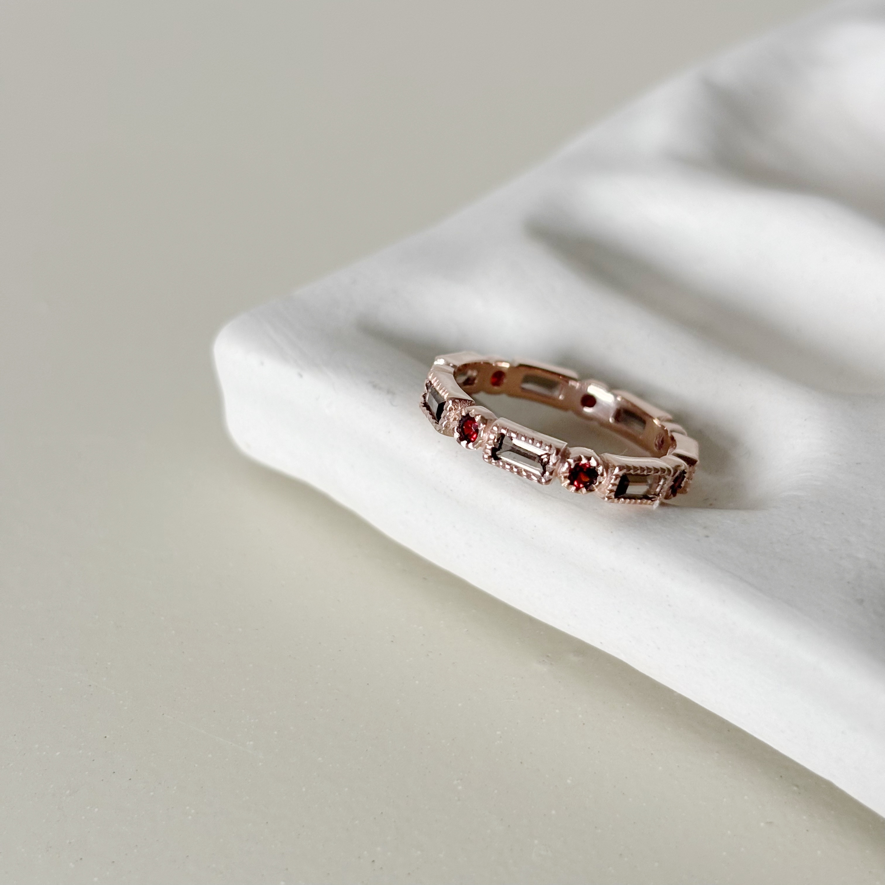 整圈蛋糕長方小圓茶晶石榴戒指