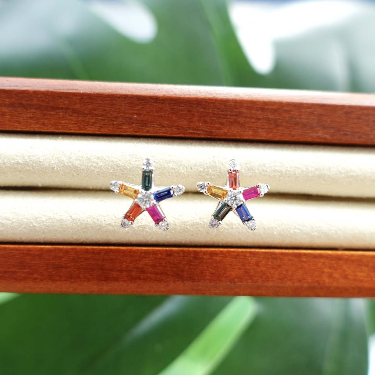 18K金彩虹藍寶石鑽石耳釘-星形