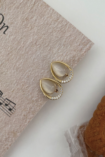 水滴貓眼鋯石。夾式耳環