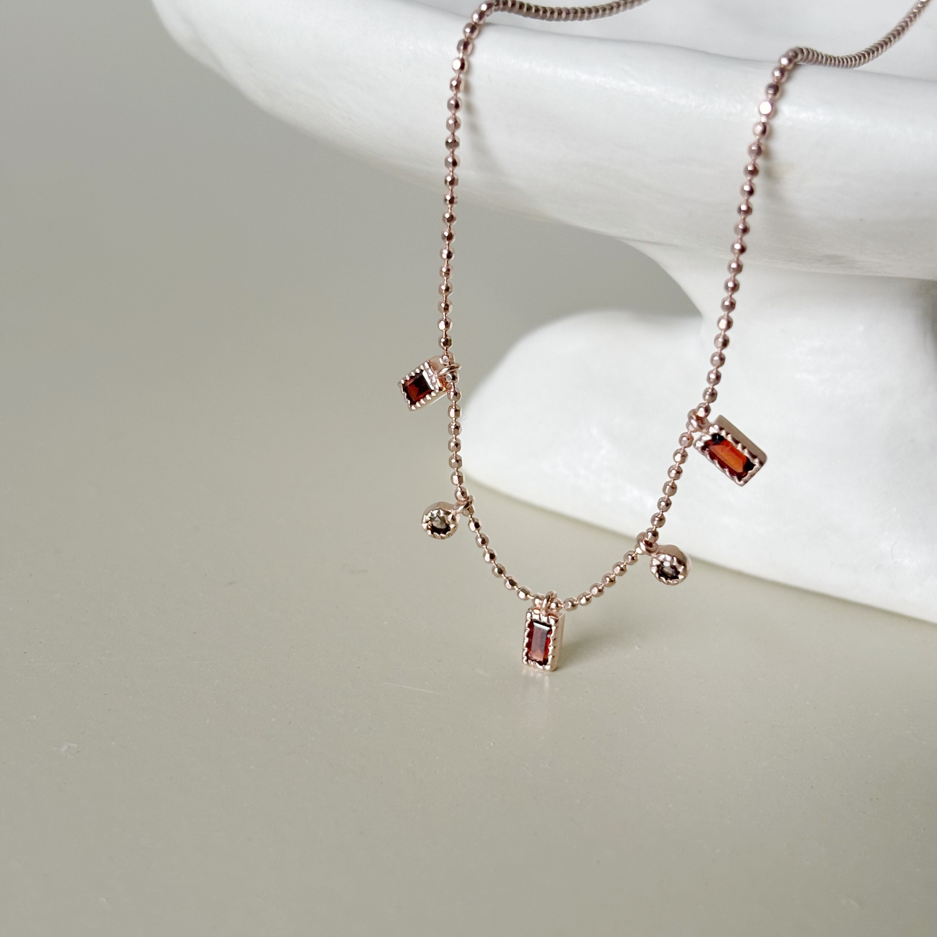 Dancing蛋糕長方小圓石榴茶晶項鍊