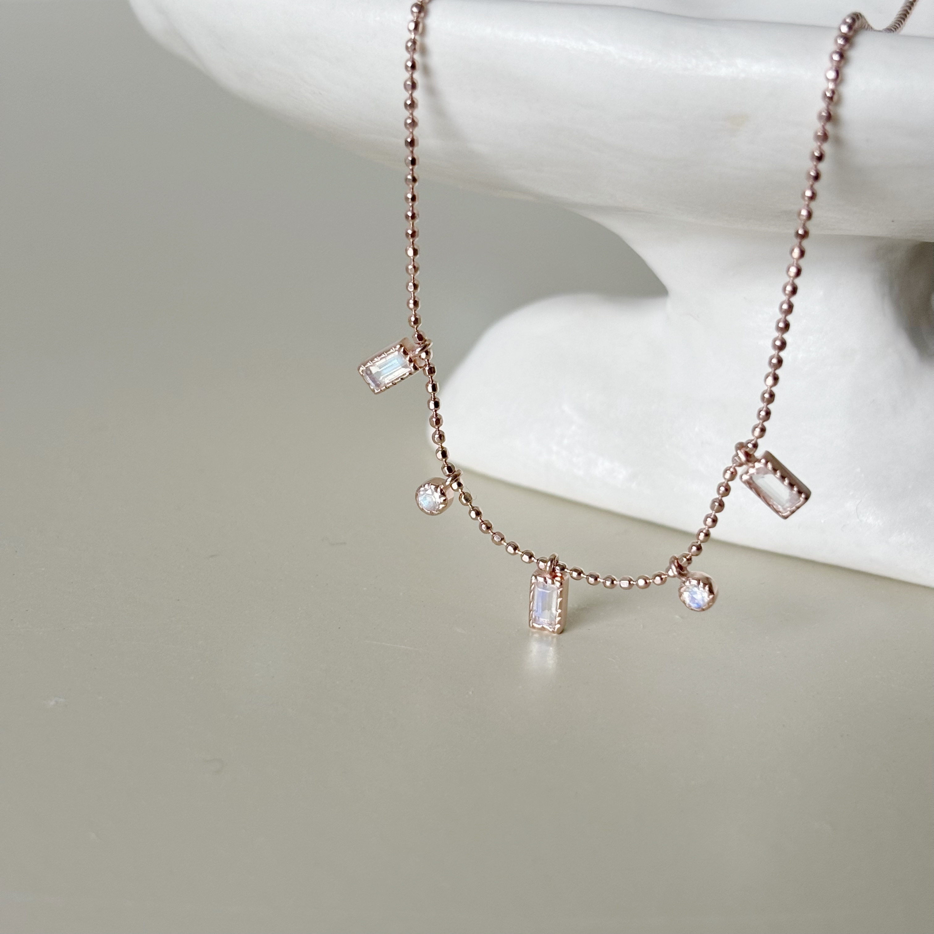 Dancing蛋糕長方小圓月光石項鍊