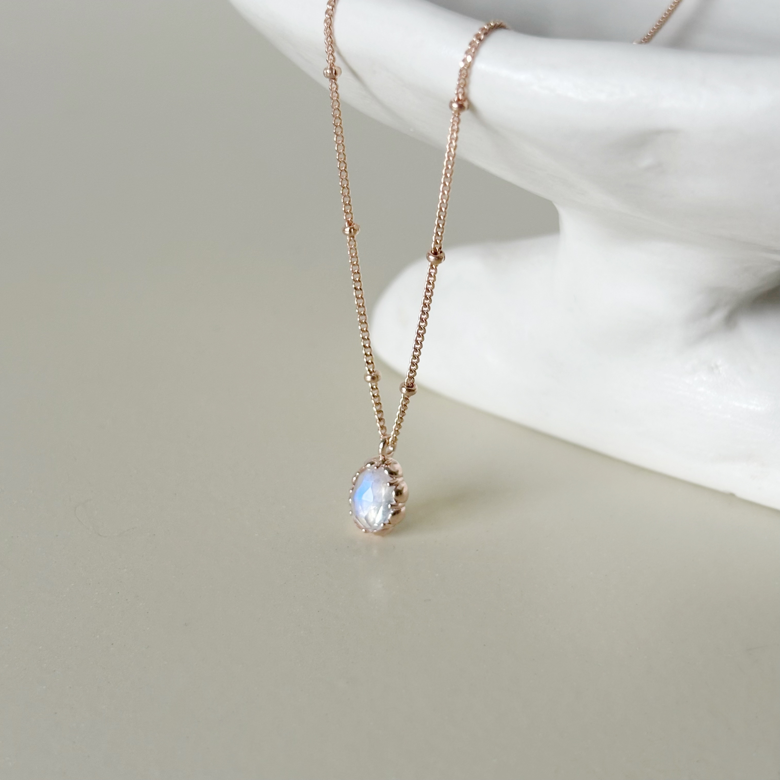 花邊餅乾頂級月光石細珠項鍊