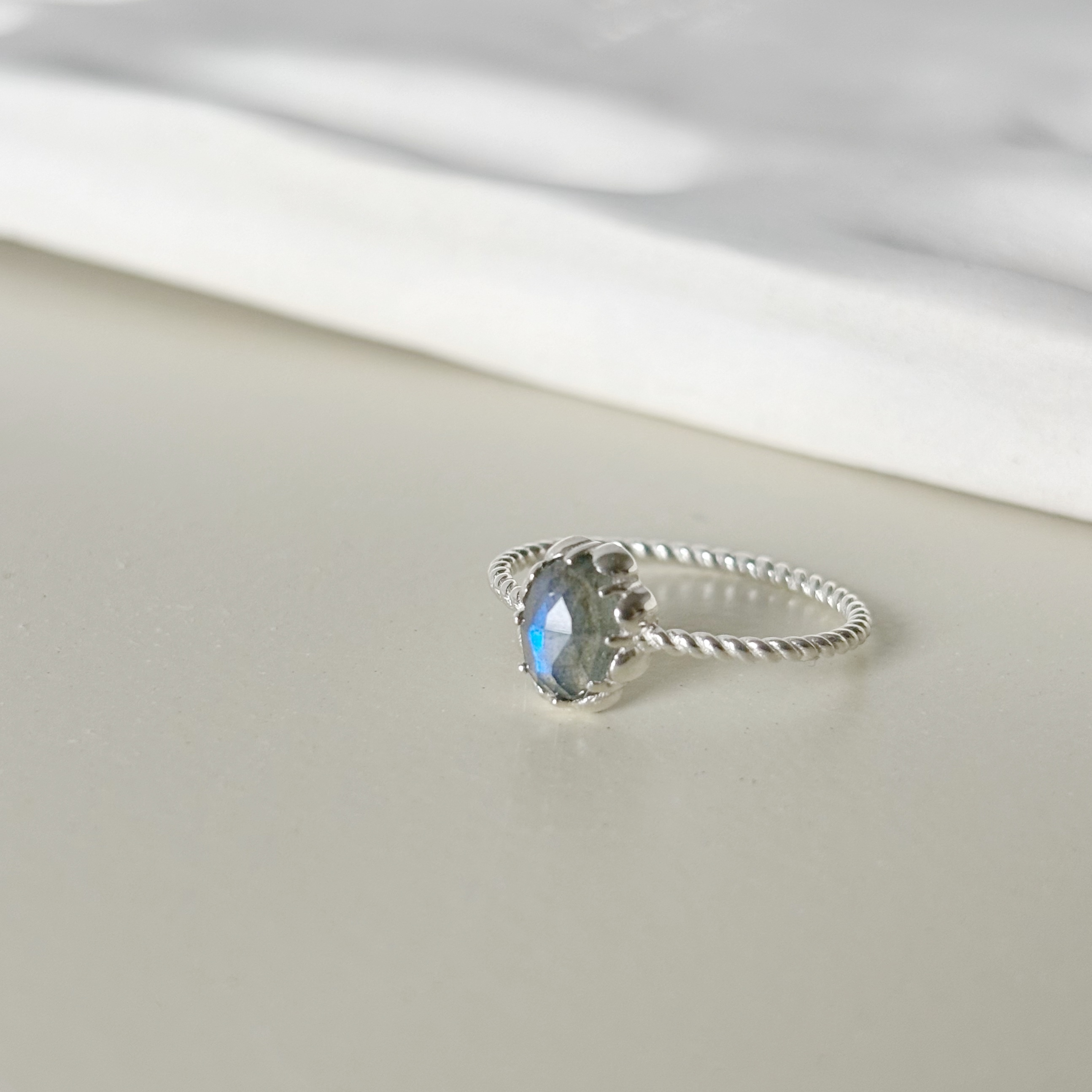 花邊餅乾頂級拉長石戒指