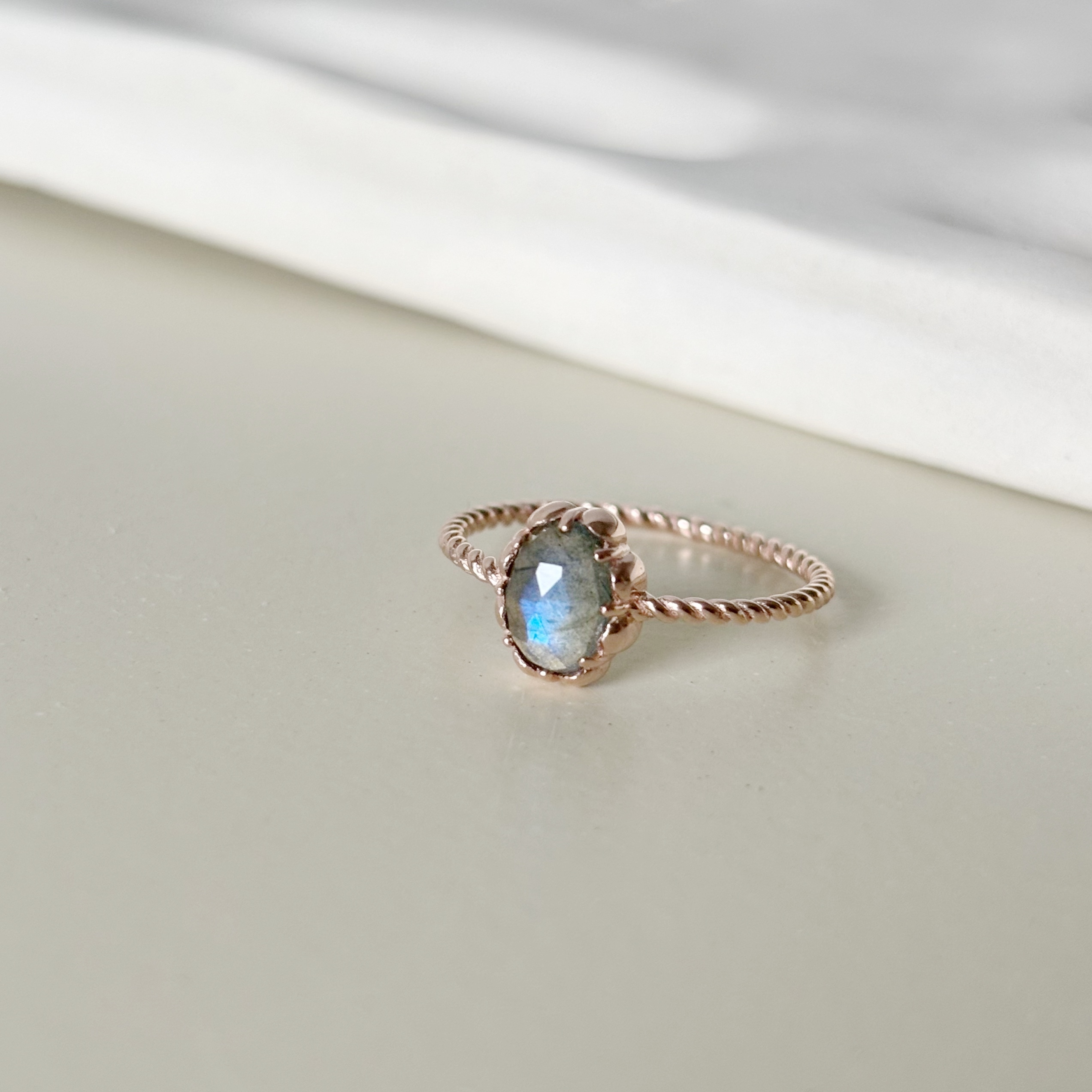 花邊餅乾頂級拉長石戒指