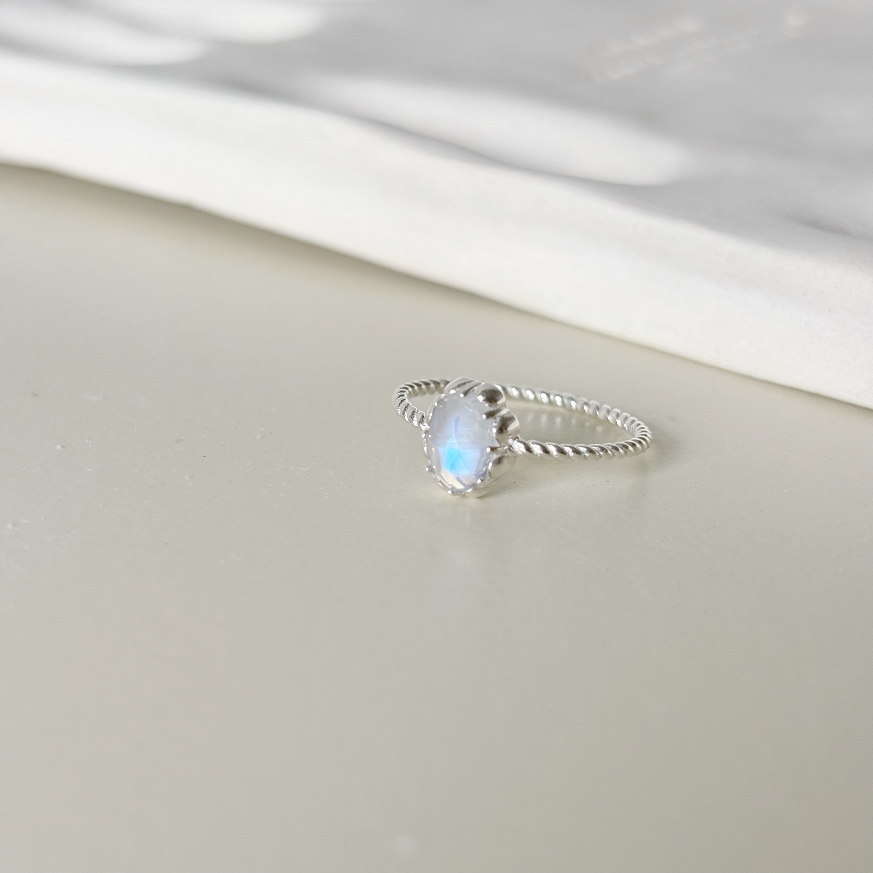 花邊餅乾頂級月光石戒指