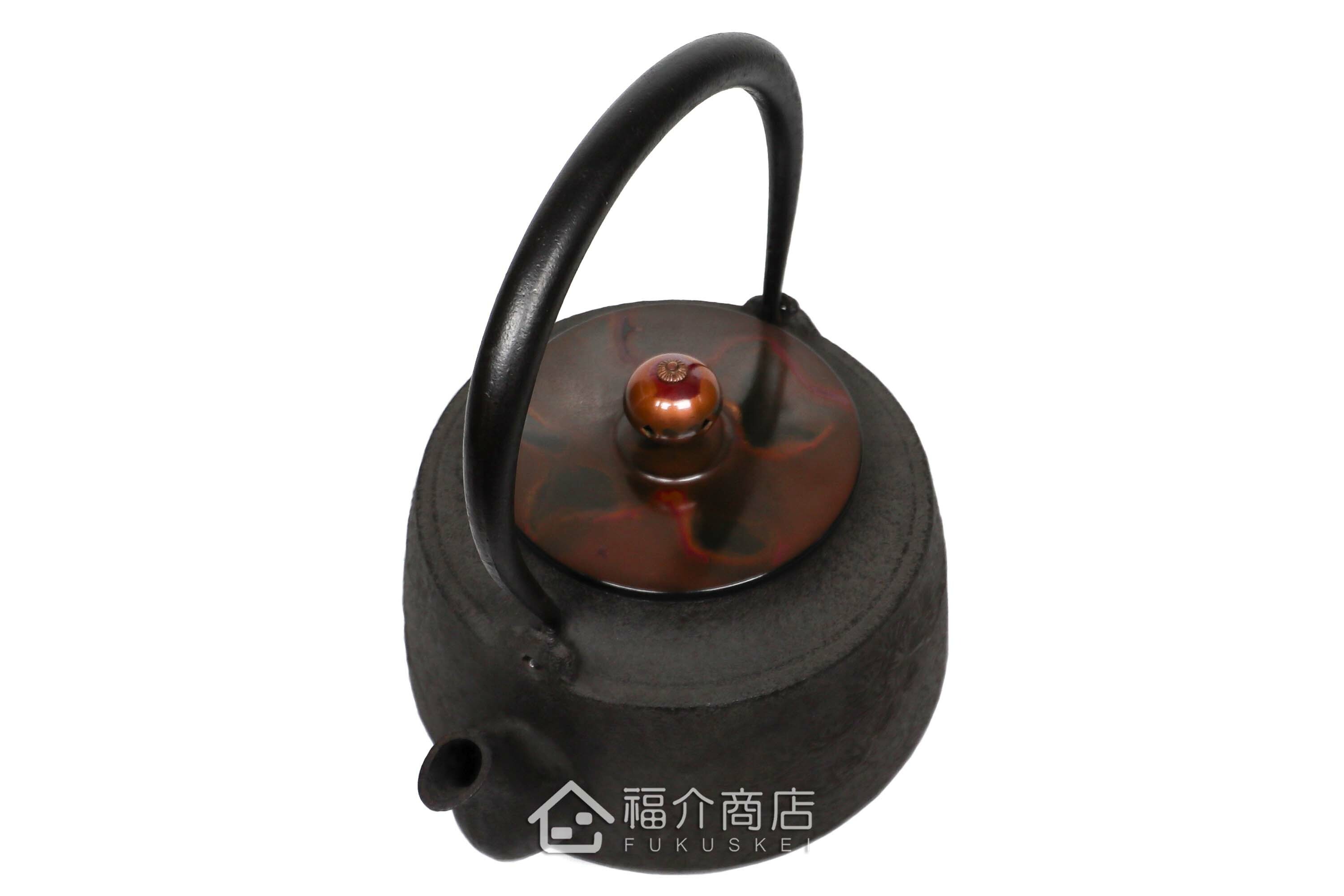 清光堂所製作煮水泡茶用的日本銅蓋鐵壺,壺身設計松紋