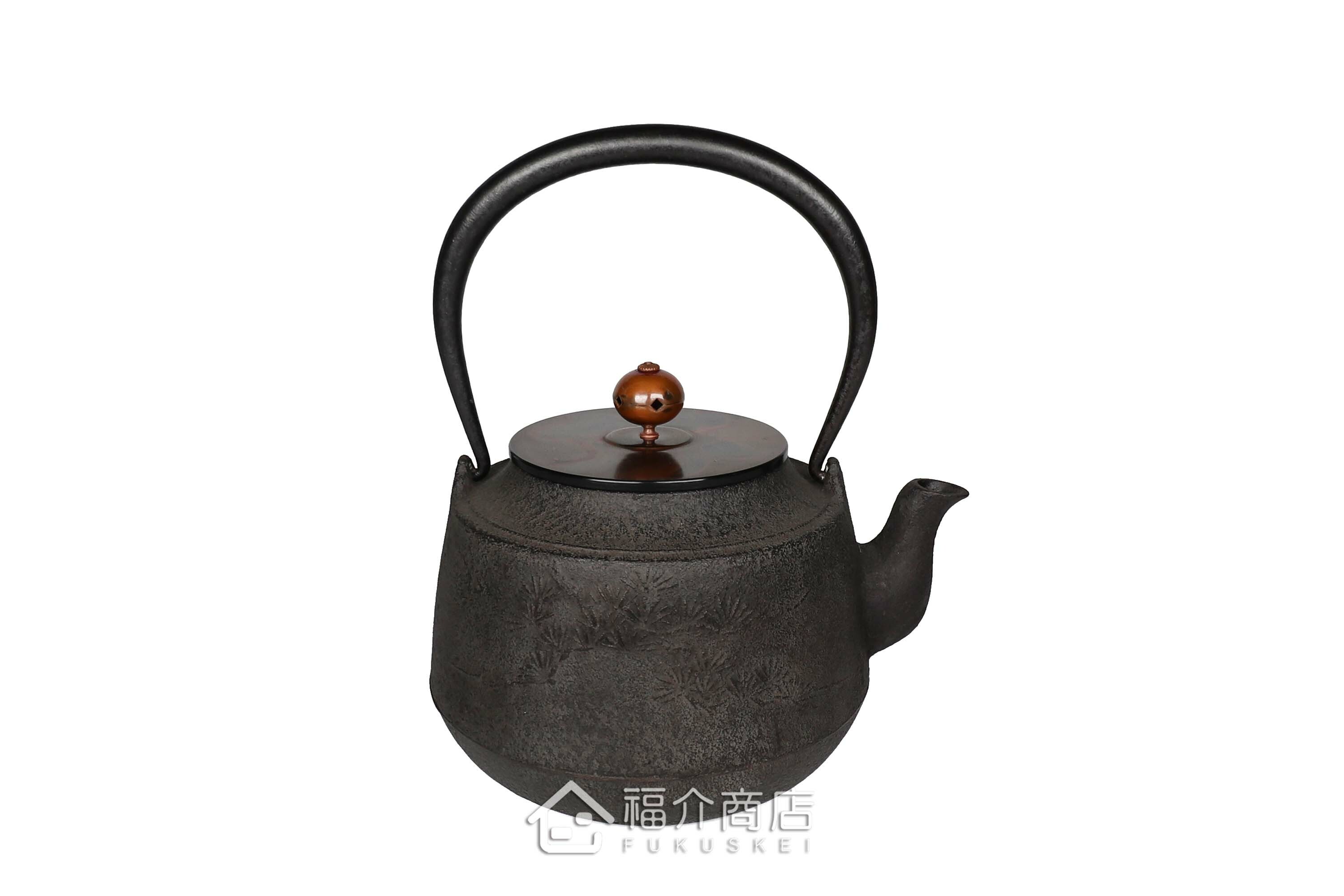 清光堂所製作煮水泡茶用的日本銅蓋鐵壺,壺身設計松紋