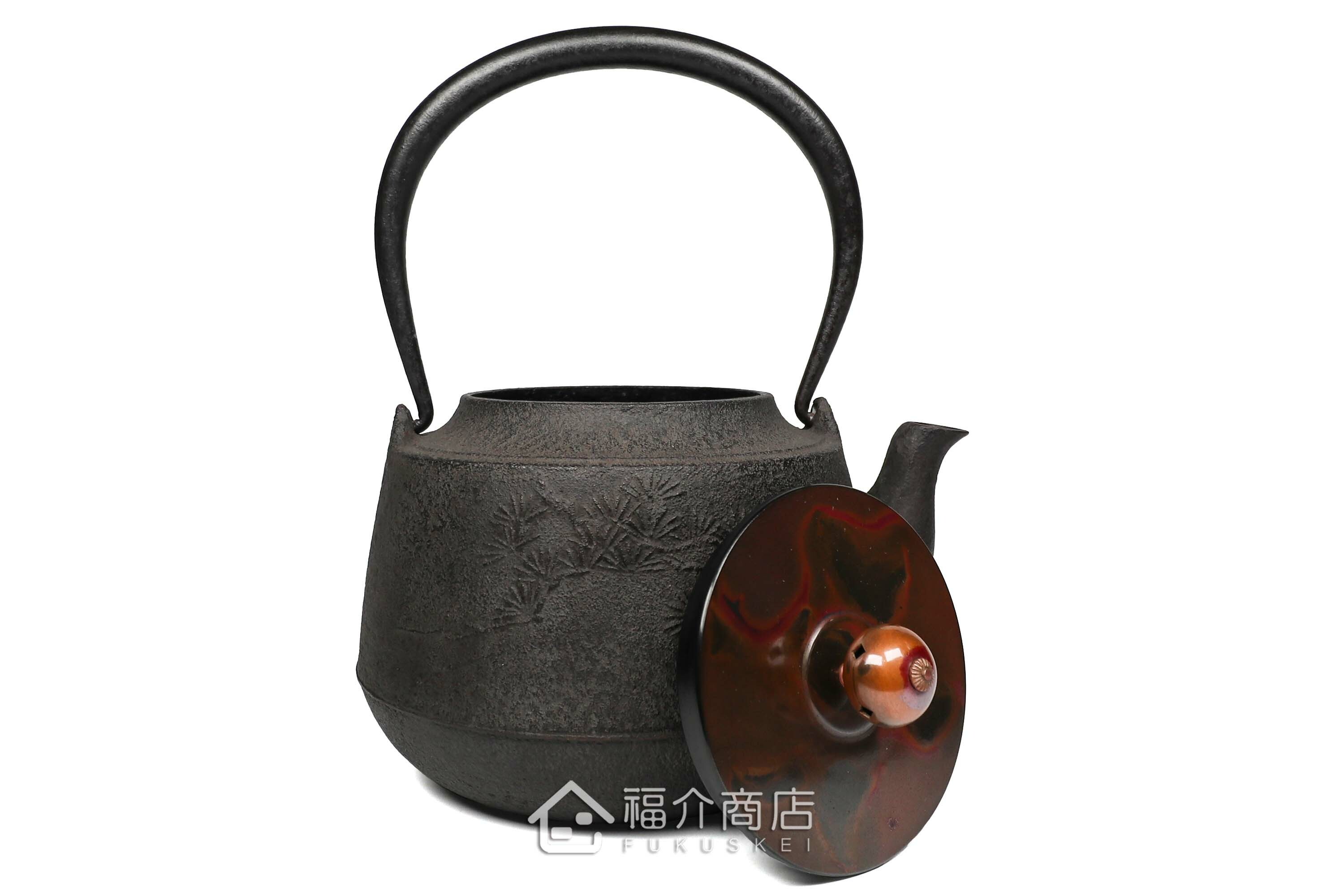清光堂所製作煮水泡茶用的日本銅蓋鐵壺,壺身設計松紋