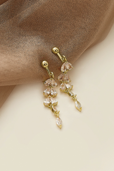 優雅串接鋯石。夾式耳環