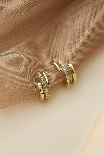 優雅層次亮鑽。夾式耳環